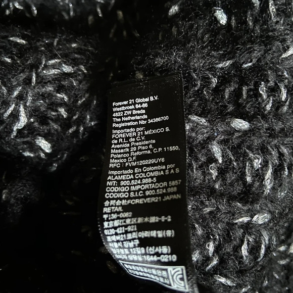 Chunky Knit Black Infinity Scarf FOREVER 21 OS Fall Winter Black Metallic Silver - Picture 5 of 7